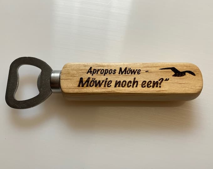 Maritimer Flaschenöffner aus Holz mit Lasergravur